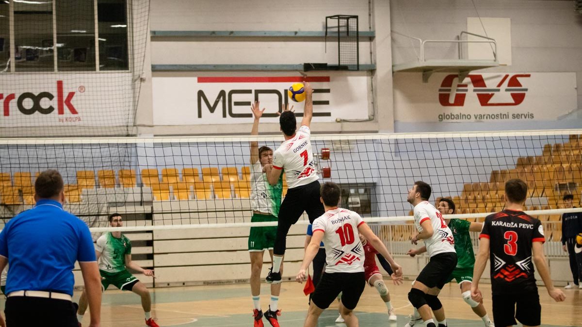 Črnučani prevelik zalogaj za novomeške odbojkarje