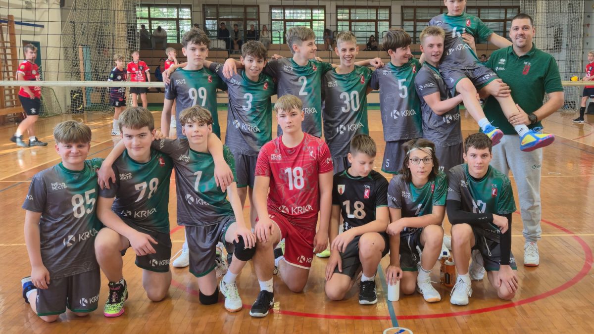 Vzpodbuden nastop starejših dečkov v Žužemberku