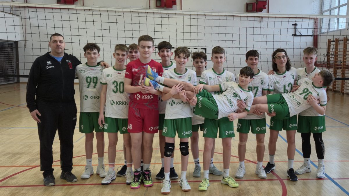 Starejši dečki na domačem turnirju priborili dve zmagi