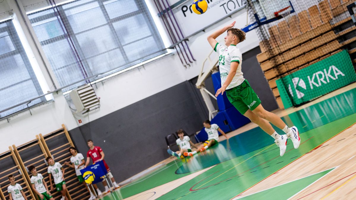 Kadeti na uvodnem turnirju osvojili set proti Kočevju